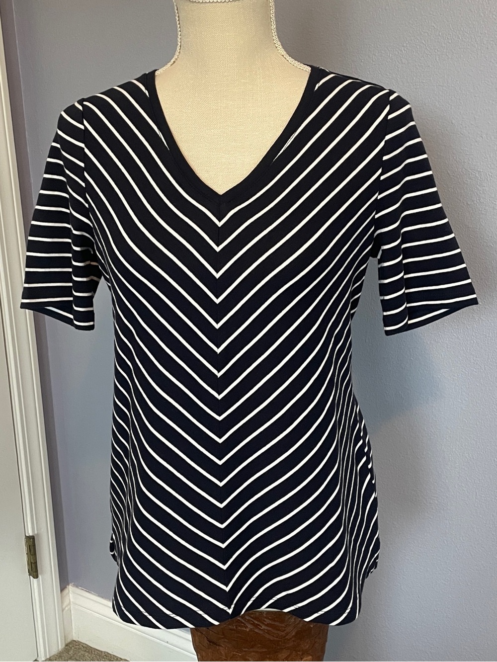 Talbots V-Neck Short Sleeve Striped Top - Navy & White size PM
